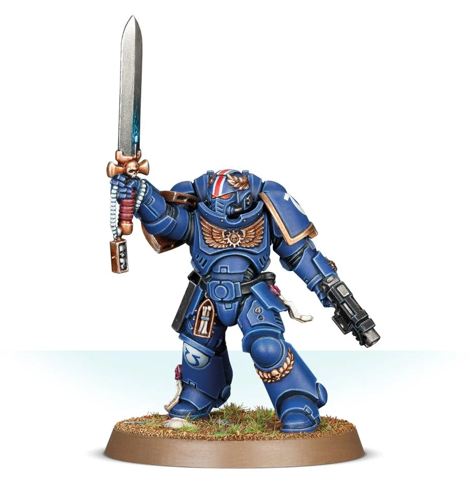 Space Marines - Primaris Lieutenant w/ Power Sword image 0